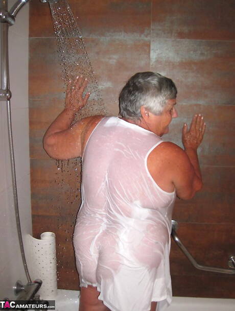 TAC Amateurs pleased to share with you a free photo gallery with Grandma Libby xxx gallery 272973