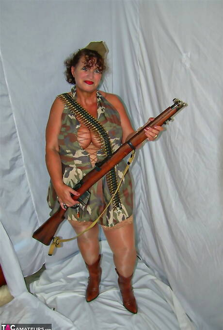 Milf in Uniform Pics