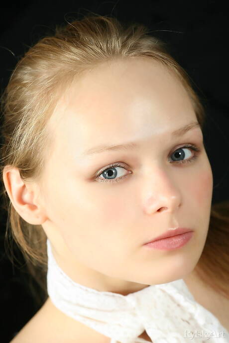 Rylsky Art invite you to explore free xxx photos featuring Mia exhibit sexy body