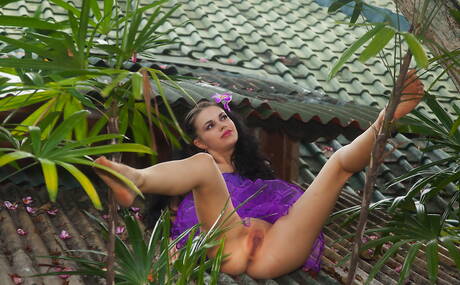 Erotic Beauty are excited to present you with a gallery showcasing Mirela A exhibit hot shape