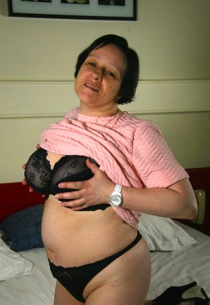 Mature NL invite you to explore free pictures featuring missy in porn with dildo scene